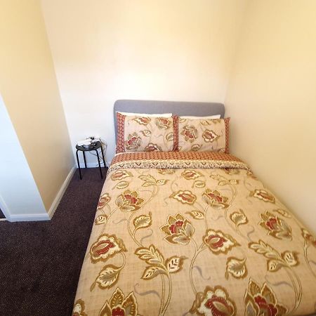 London Luxury 6 Bedroom Family House Sleeps 12 People Parking For 4 Cars Close To Tube. تشيجويل المظهر الخارجي الصورة