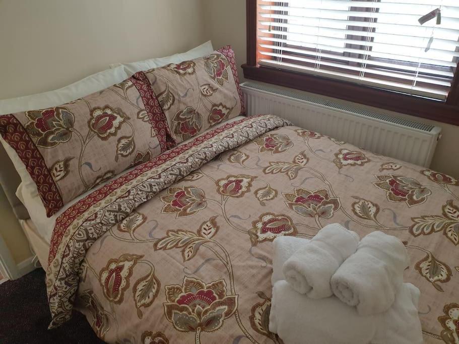 London Luxury 6 Bedroom Family House Sleeps 12 People Parking For 4 Cars Close To Tube. تشيجويل المظهر الخارجي الصورة
