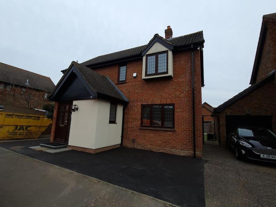 London Luxury 6 Bedroom Family House Sleeps 12 People Parking For 4 Cars Close To Tube. تشيجويل المظهر الخارجي الصورة