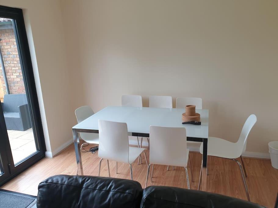 London Luxury 6 Bedroom Family House Sleeps 12 People Parking For 4 Cars Close To Tube. تشيجويل المظهر الخارجي الصورة