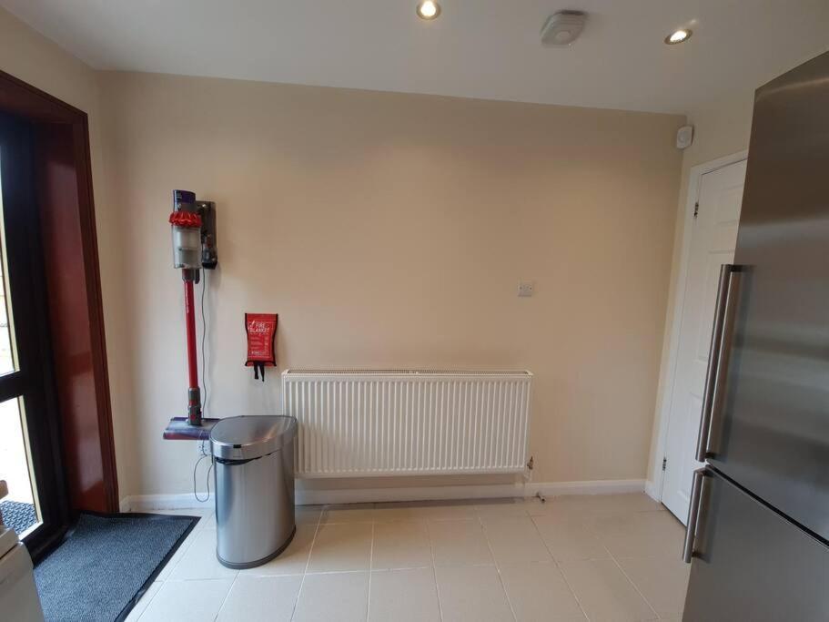 London Luxury 6 Bedroom Family House Sleeps 12 People Parking For 4 Cars Close To Tube. تشيجويل المظهر الخارجي الصورة