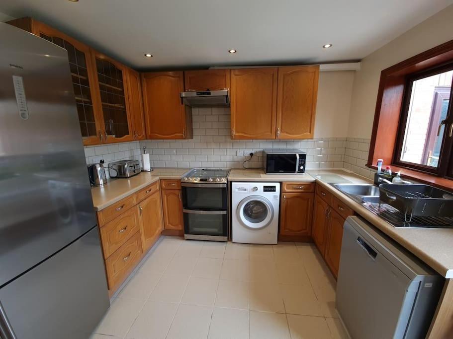 London Luxury 6 Bedroom Family House Sleeps 12 People Parking For 4 Cars Close To Tube. تشيجويل المظهر الخارجي الصورة