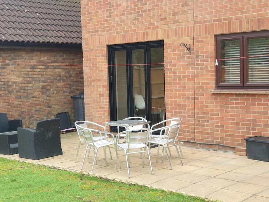 London Luxury 6 Bedroom Family House Sleeps 12 People Parking For 4 Cars Close To Tube. تشيجويل المظهر الخارجي الصورة