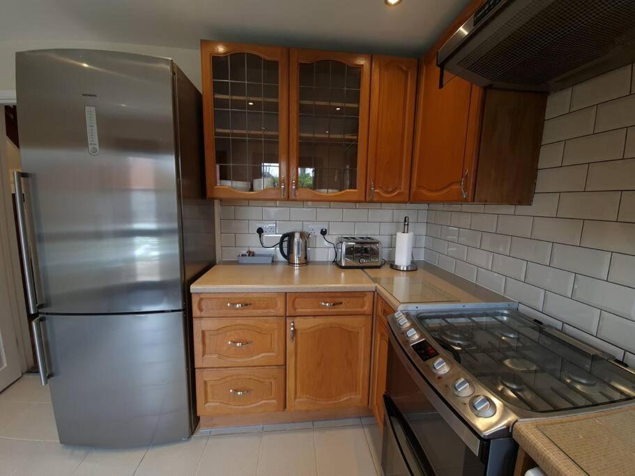 London Luxury 6 Bedroom Family House Sleeps 12 People Parking For 4 Cars Close To Tube. تشيجويل المظهر الخارجي الصورة