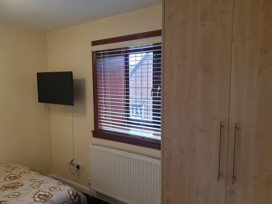 London Luxury 6 Bedroom Family House Sleeps 12 People Parking For 4 Cars Close To Tube. تشيجويل المظهر الخارجي الصورة