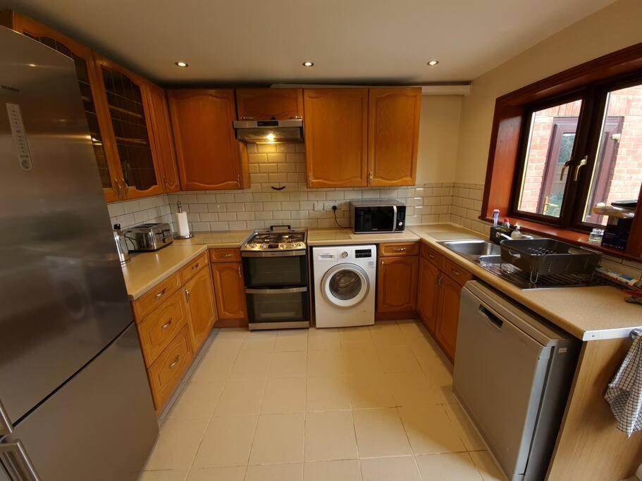 London Luxury 6 Bedroom Family House Sleeps 12 People Parking For 4 Cars Close To Tube. تشيجويل المظهر الخارجي الصورة
