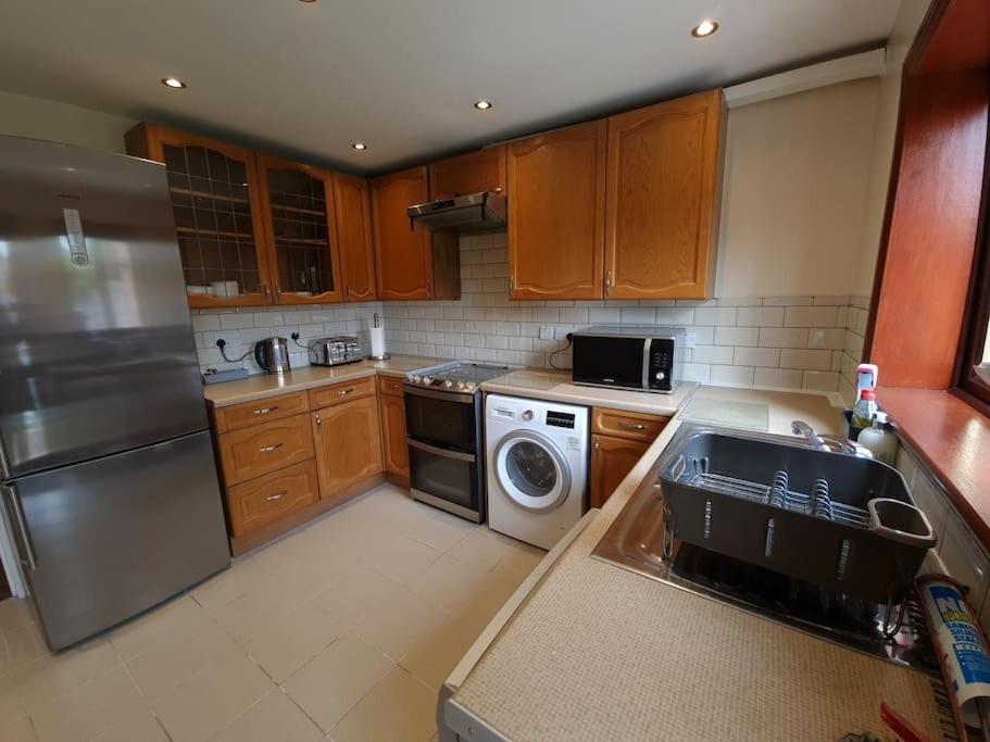 London Luxury 6 Bedroom Family House Sleeps 12 People Parking For 4 Cars Close To Tube. تشيجويل المظهر الخارجي الصورة