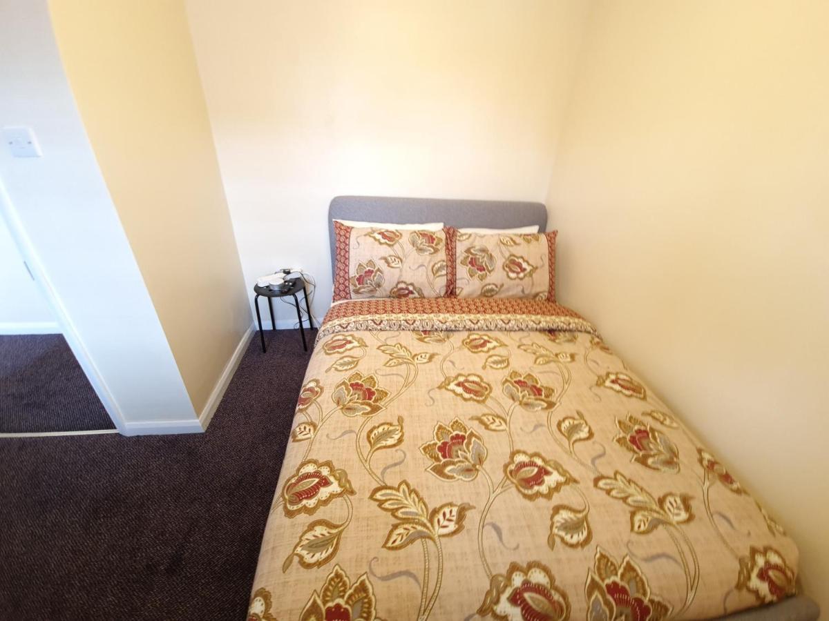 London Luxury 6 Bedroom Family House Sleeps 12 People Parking For 4 Cars Close To Tube. تشيجويل المظهر الخارجي الصورة