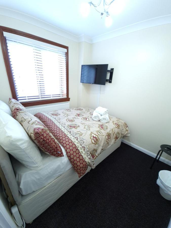 London Luxury 6 Bedroom Family House Sleeps 12 People Parking For 4 Cars Close To Tube. تشيجويل المظهر الخارجي الصورة