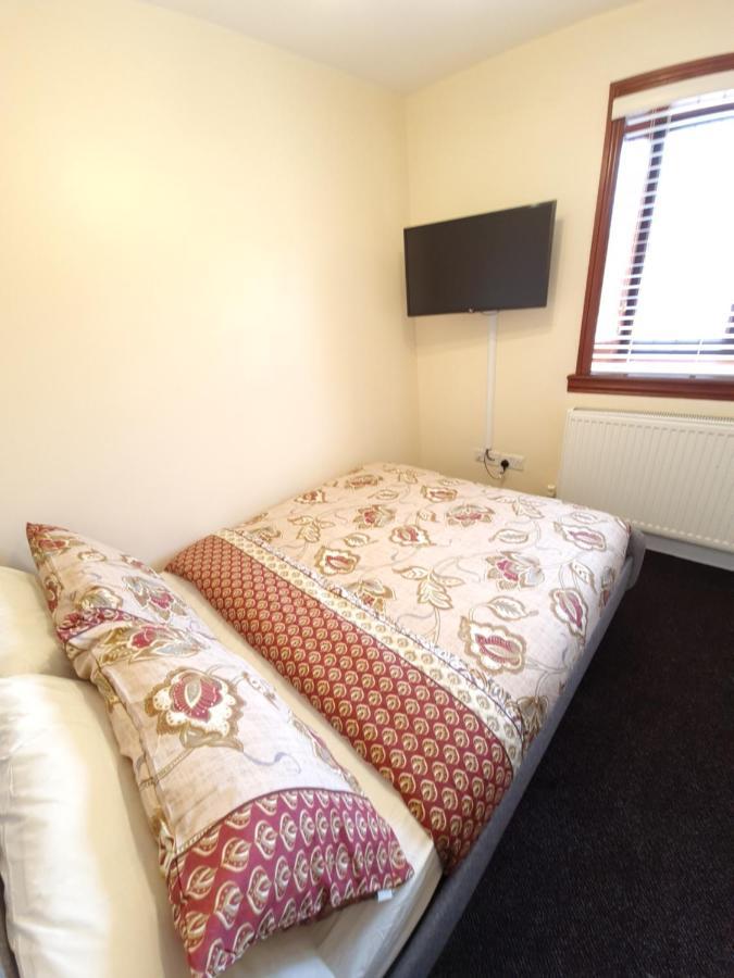 London Luxury 6 Bedroom Family House Sleeps 12 People Parking For 4 Cars Close To Tube. تشيجويل المظهر الخارجي الصورة