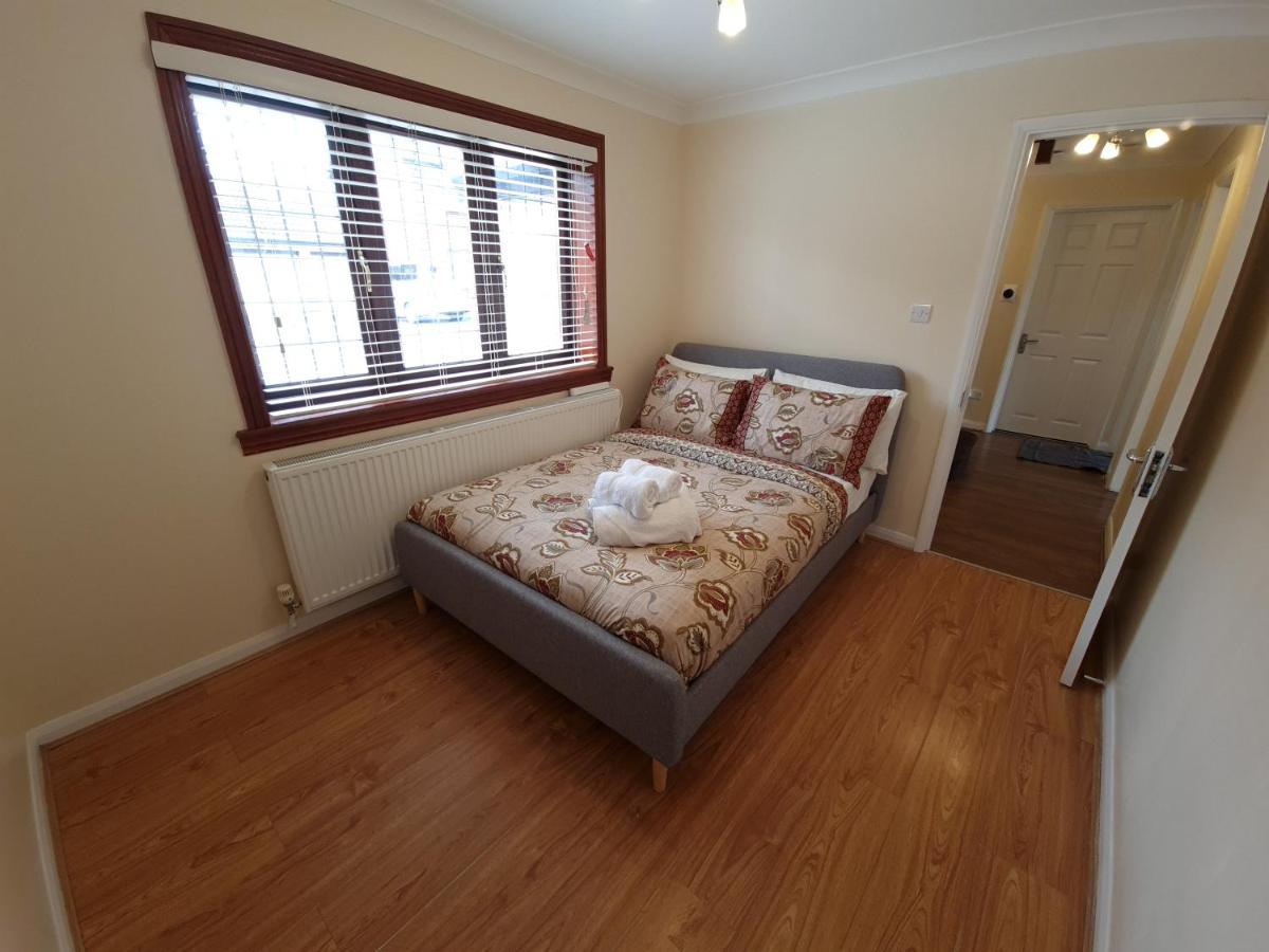 London Luxury 6 Bedroom Family House Sleeps 12 People Parking For 4 Cars Close To Tube. تشيجويل المظهر الخارجي الصورة
