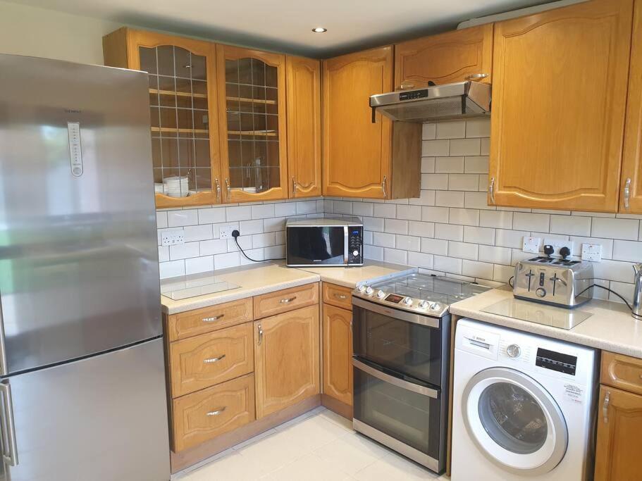 London Luxury 6 Bedroom Family House Sleeps 12 People Parking For 4 Cars Close To Tube. تشيجويل المظهر الخارجي الصورة