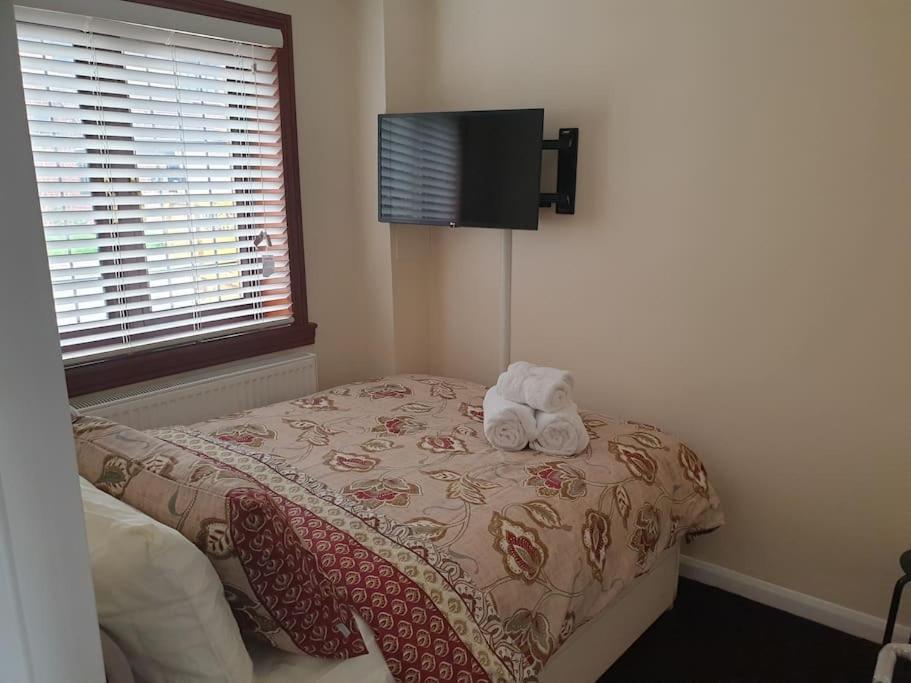 London Luxury 6 Bedroom Family House Sleeps 12 People Parking For 4 Cars Close To Tube. تشيجويل المظهر الخارجي الصورة