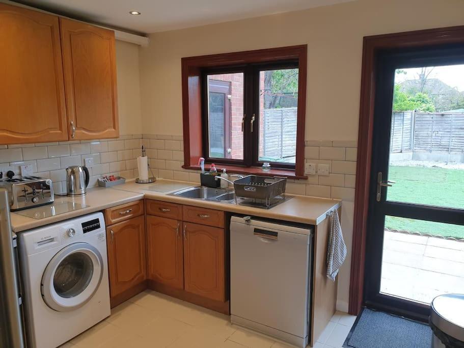 London Luxury 6 Bedroom Family House Sleeps 12 People Parking For 4 Cars Close To Tube. تشيجويل المظهر الخارجي الصورة