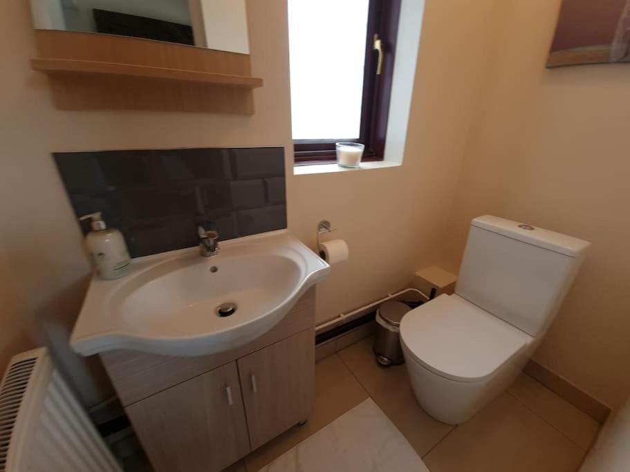 London Luxury 6 Bedroom Family House Sleeps 12 People Parking For 4 Cars Close To Tube. تشيجويل المظهر الخارجي الصورة