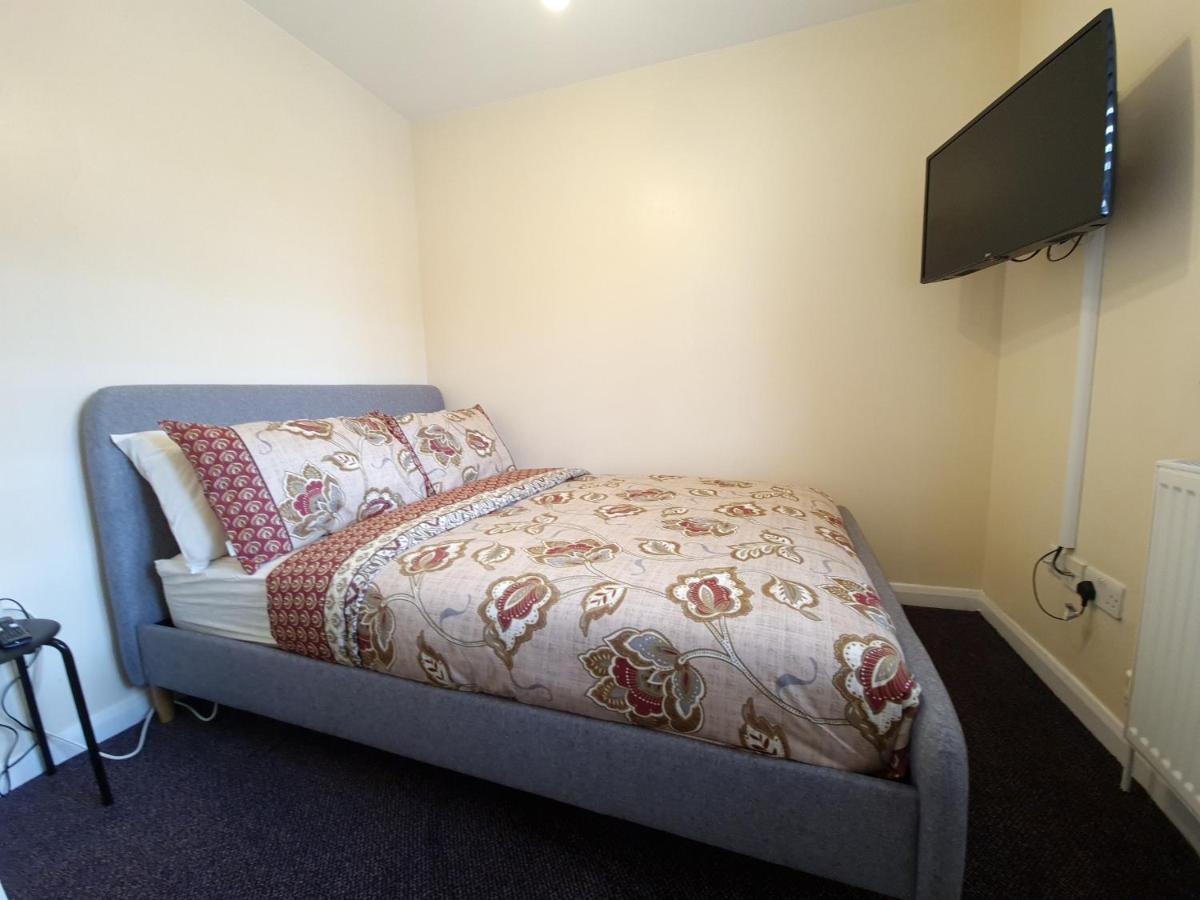 London Luxury 6 Bedroom Family House Sleeps 12 People Parking For 4 Cars Close To Tube. تشيجويل المظهر الخارجي الصورة